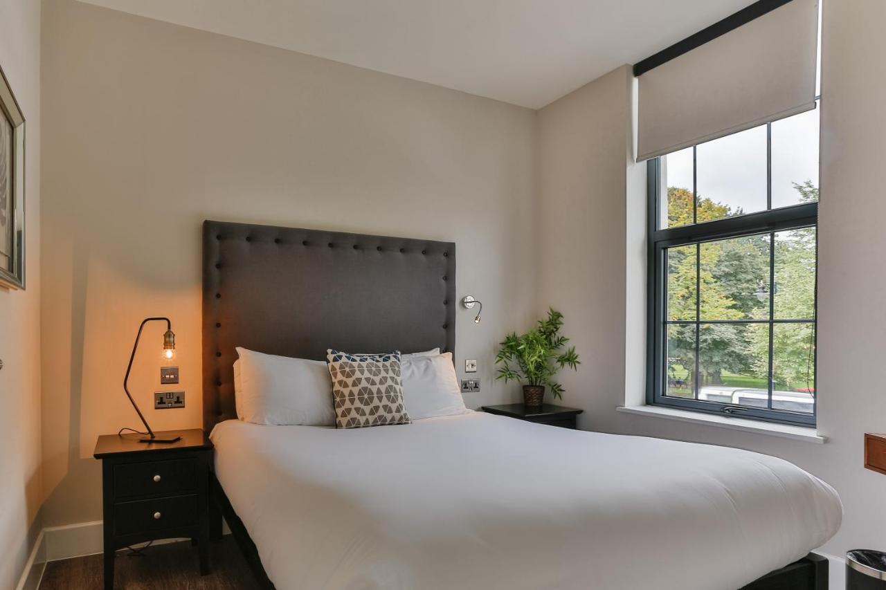 Park Lane Aparthotel By Urban Space คาร์ดิฟฟ์ ภายนอก รูปภาพ